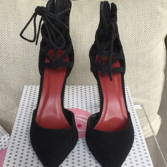 Black heels - Picture 1 of 6